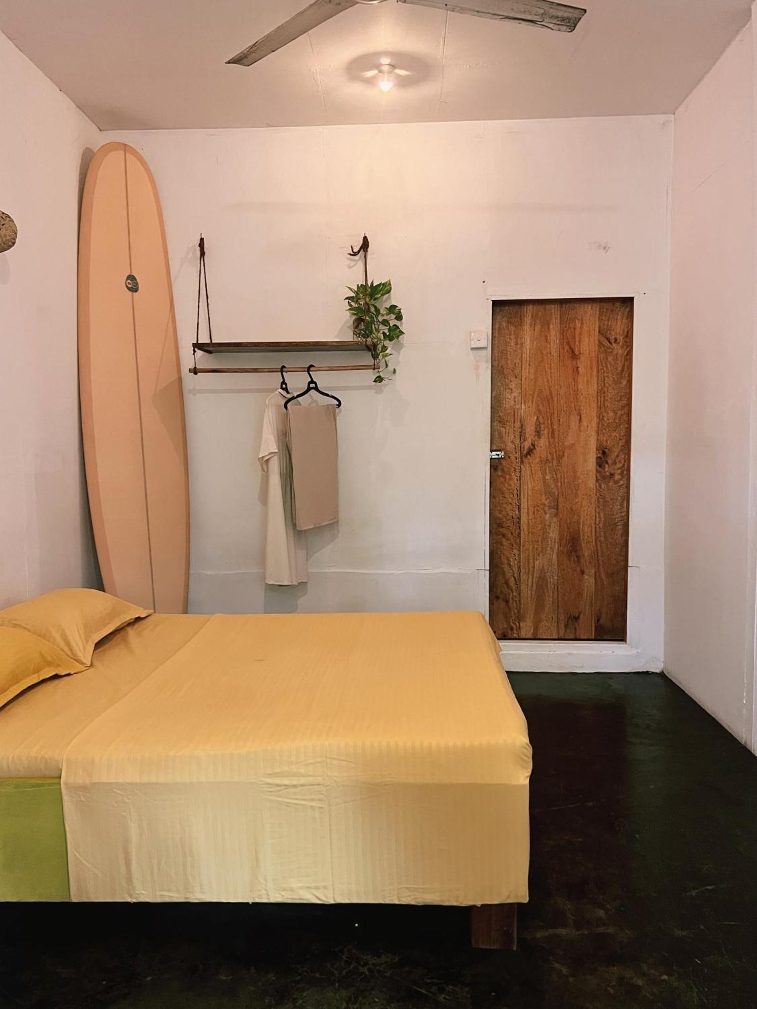Auberge de jeunesse Wave Hunters à Baie d'Arugam Extérieur photo