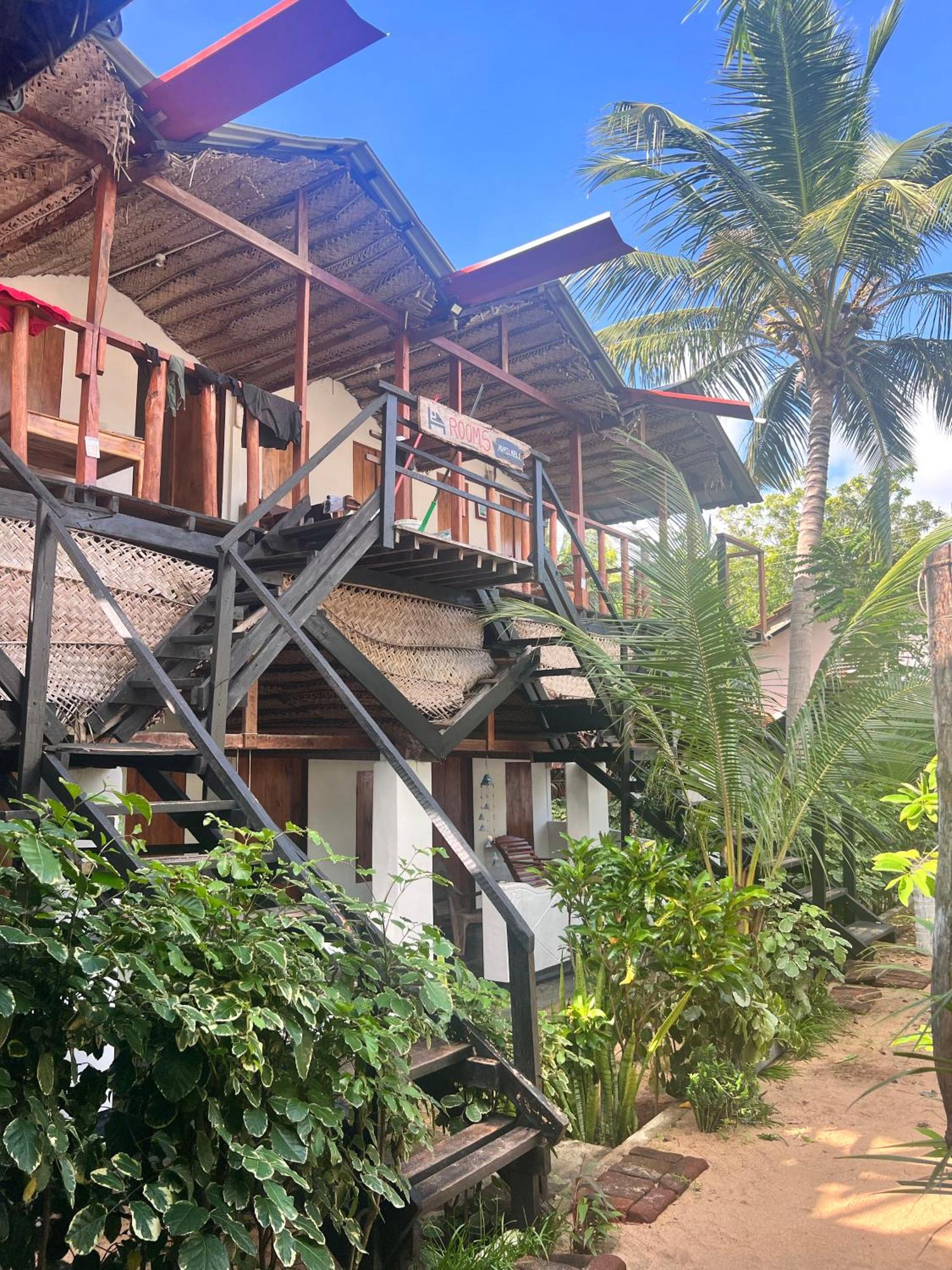 Auberge de jeunesse Wave Hunters à Baie d'Arugam Extérieur photo