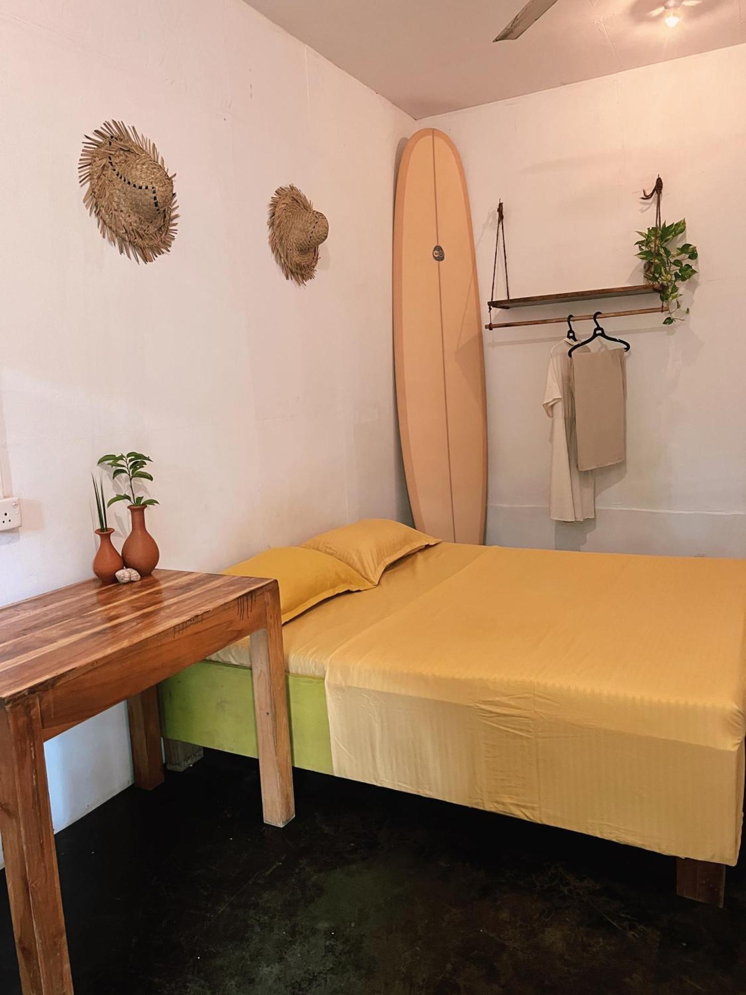 Auberge de jeunesse Wave Hunters à Baie d'Arugam Extérieur photo