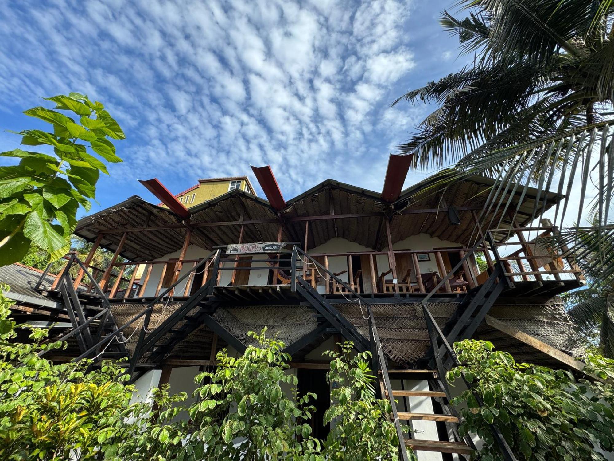 Auberge de jeunesse Wave Hunters à Baie d'Arugam Extérieur photo